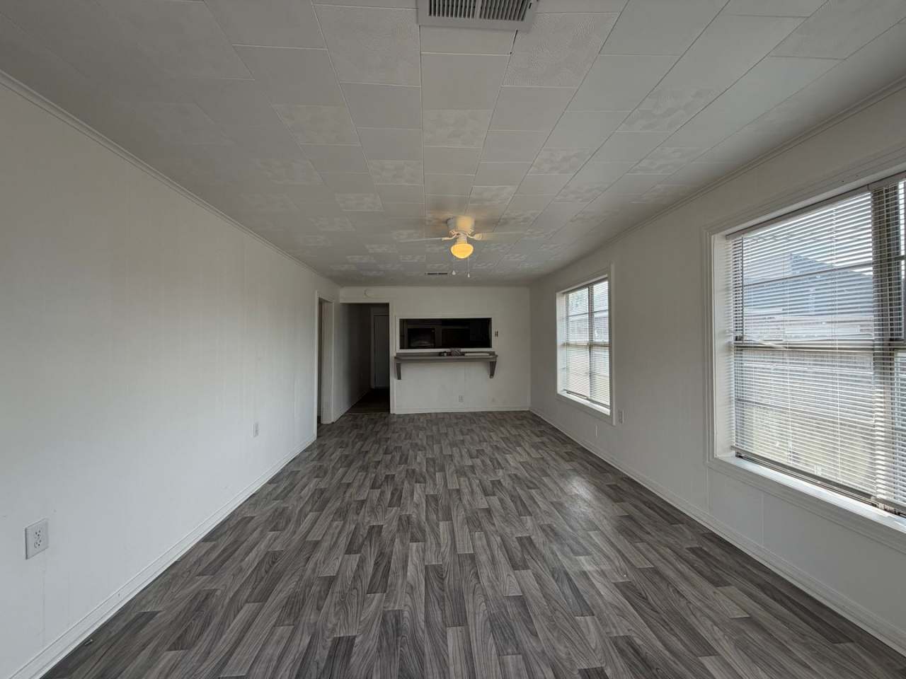 Spacious yard-3/2 available now!