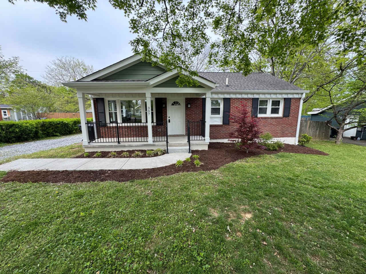 Fully Renovated 3 Bed, 2 Bath Home w/ Large Bonus Room/Studio in Downtown Franklin