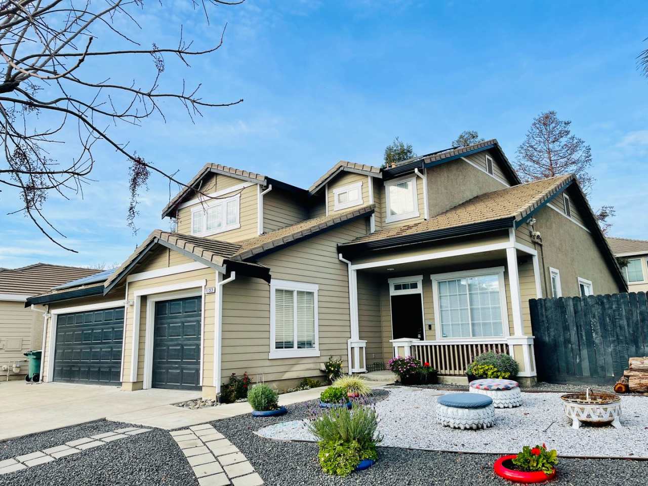 Stunning SOLAR Home with Heated Pool / Spa tub.