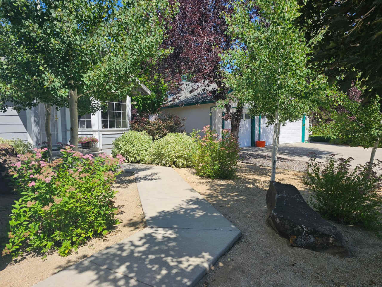 Southwest Reno Hidden Gem - Stunning Back Yard! - Sunny