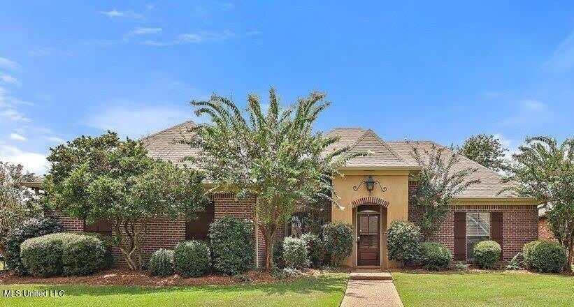 113 West Pinebrook Drive