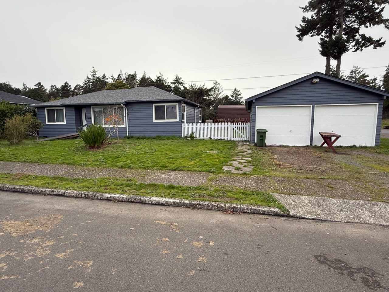 Spacious Ranch Rambler with 2 car garage