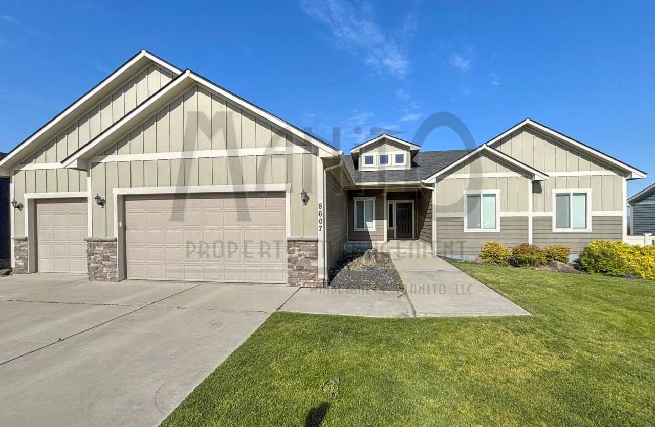 Spacious Home With Stunning Sunset Views