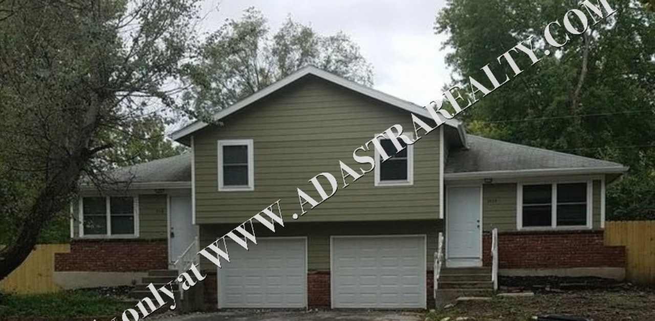 Gorgeous 3 Bedroom Duplex in Olathe-Available NOW!!!