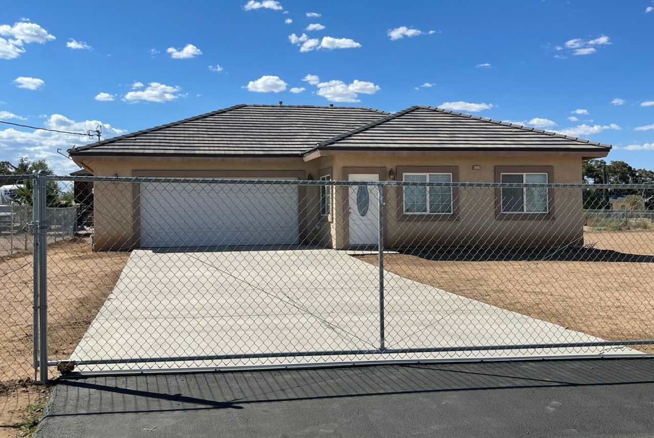 Beautiful Hesperia Starter Home, 2 Bedrooms, 2 Full Bathrooms, Horse Property,