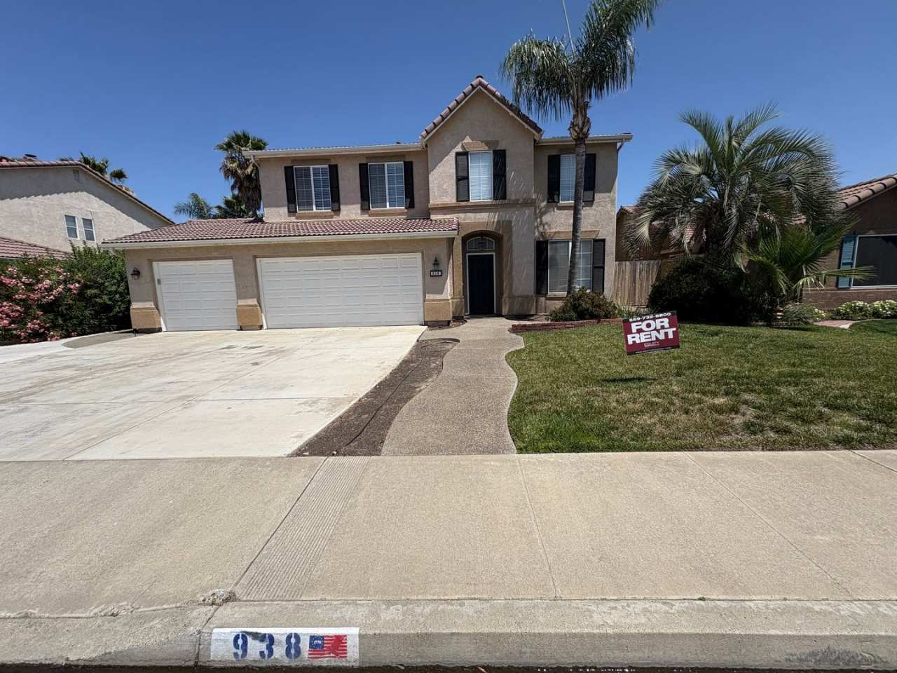 Spacious Hanford home Available Now!