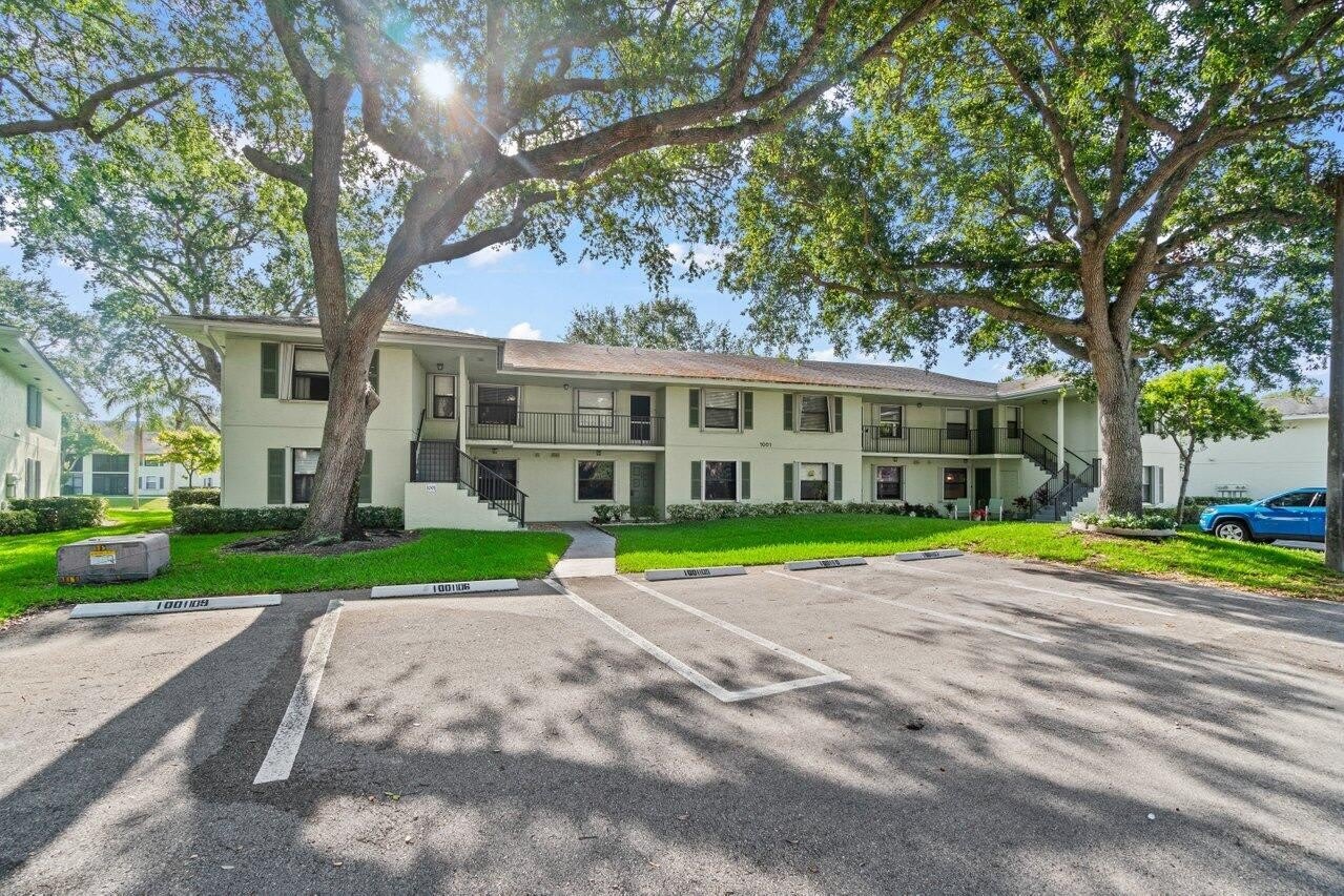 1001 Sabal Ridge Circle