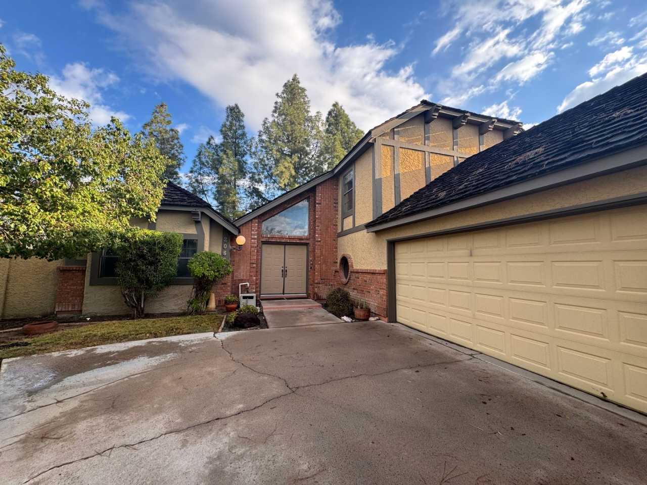 3 BEDROOM WITH POOL IN MESA NEAR 202