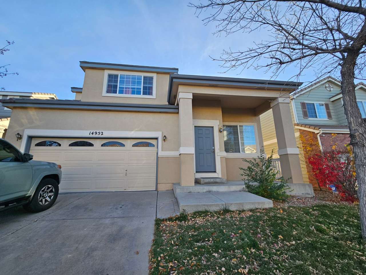 Charming House 3 Beds 2 1/2 Baths 2 Living Areas- Backs To Open Space