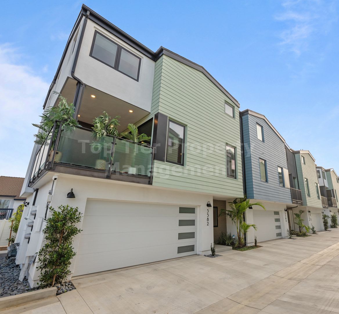 BRAND-NEW, FULLY-FURNISHED Luxury 3 bd / 3 ba Townhome in Coastal Carlsbad