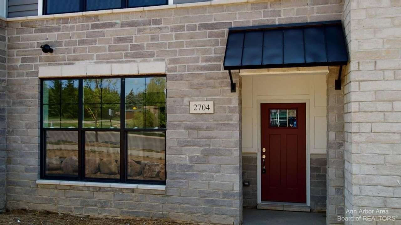 2704 S Spurway Drive