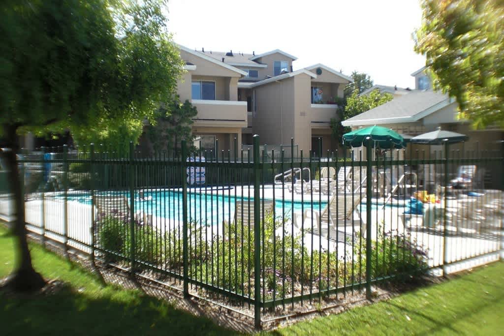 2 bd, 2 ba. Townhouse with Proximity to West Cliff, Downtown, Boardwalk, Beaches!