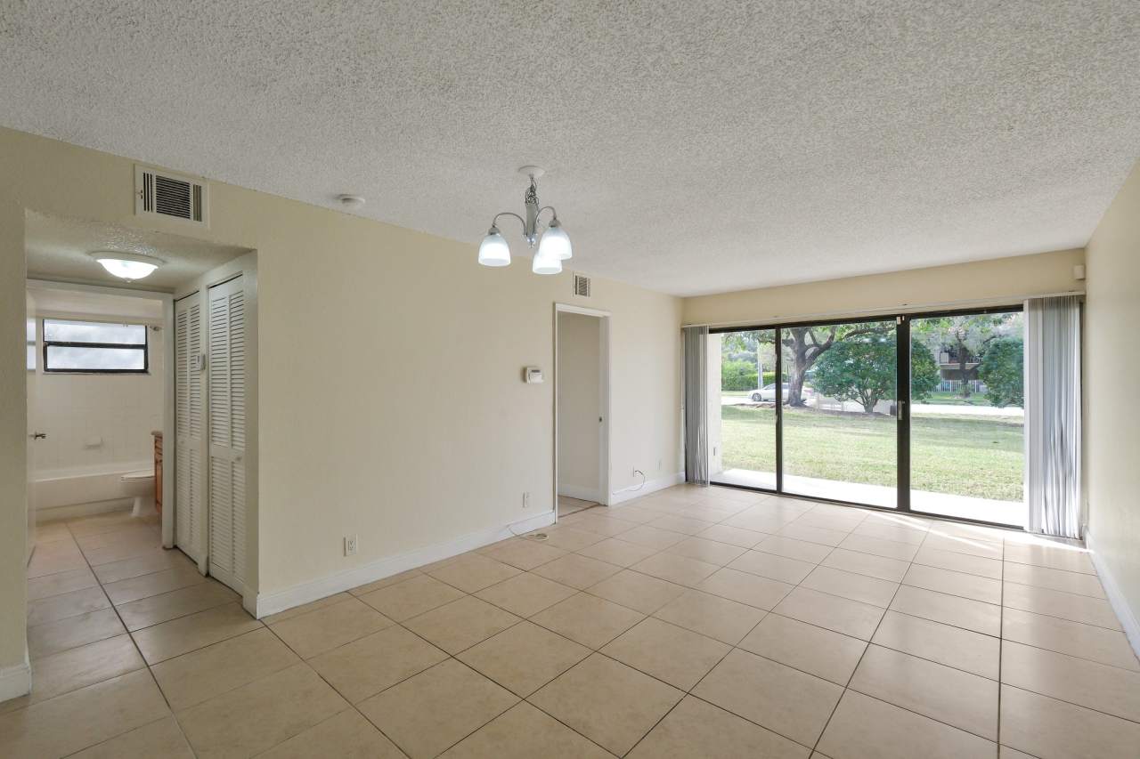 1440 Lake Crystal Dr Apt B