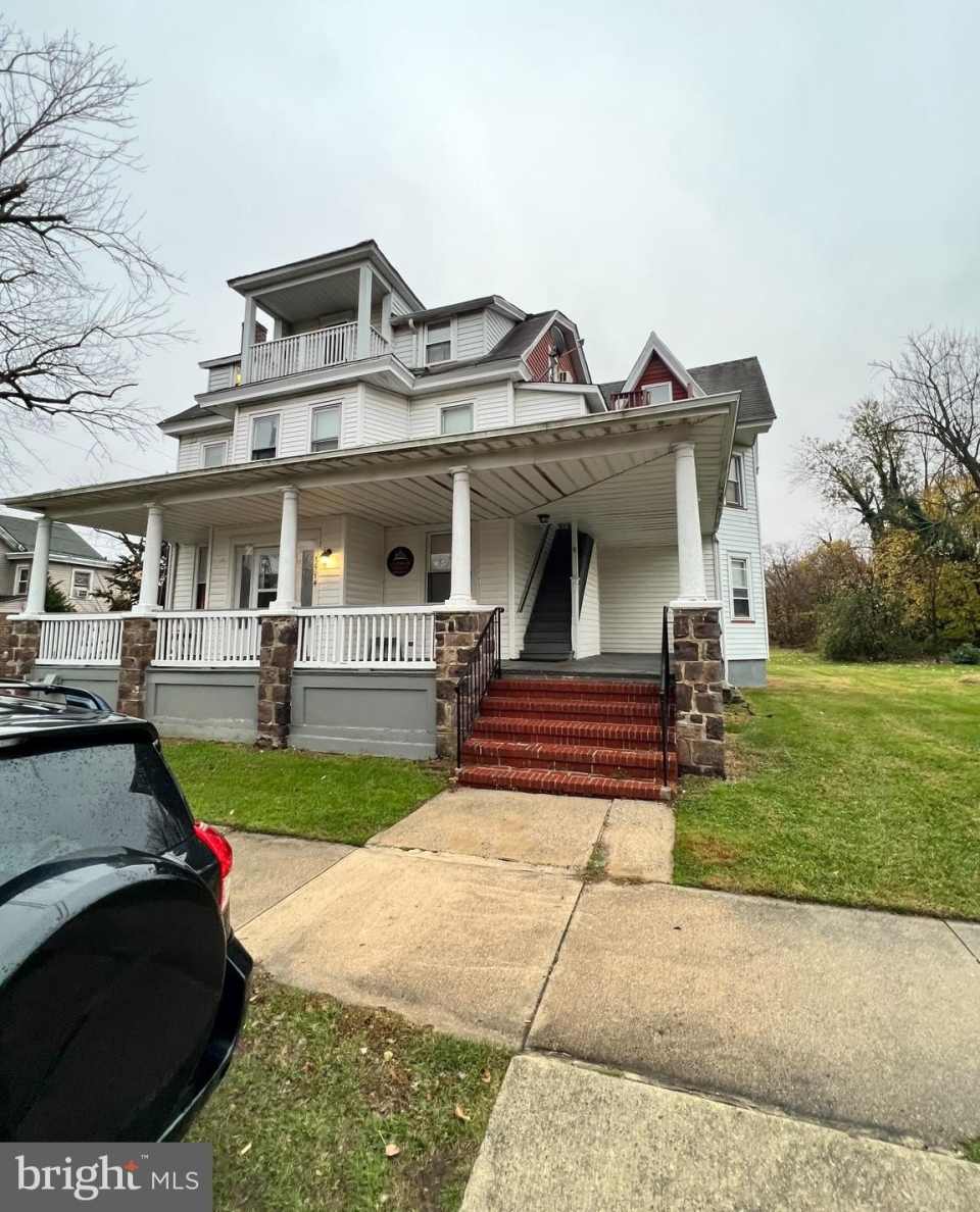 290 KINGS Highway unit: C