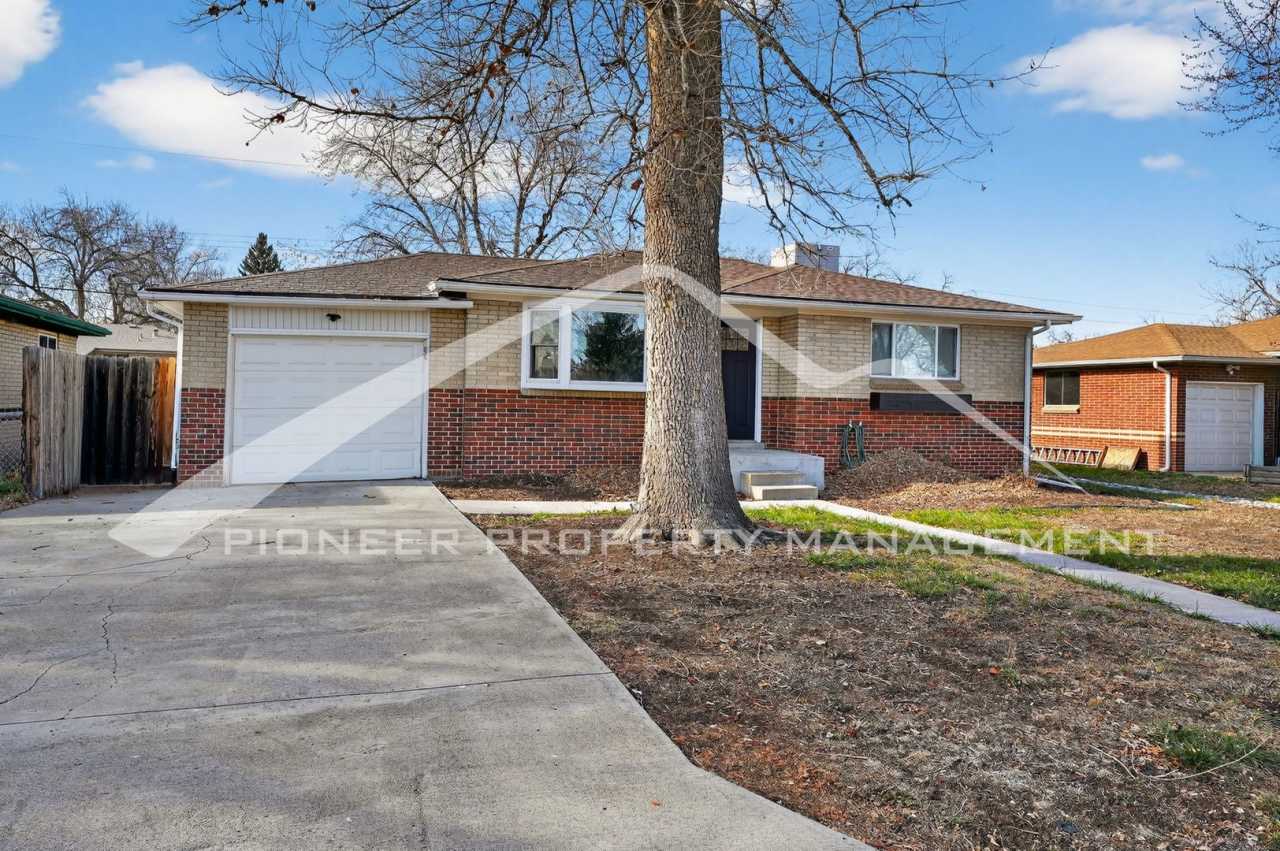 Gorgeous Home with Washer/Dryer and Fenced Yard