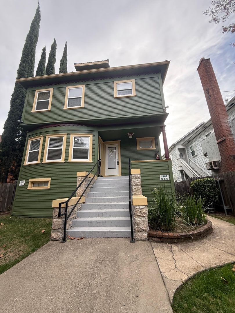 STUNNING 1BD/1BA IN A FIVEPLEX IN EAST SACRAMENTO - Available Now!