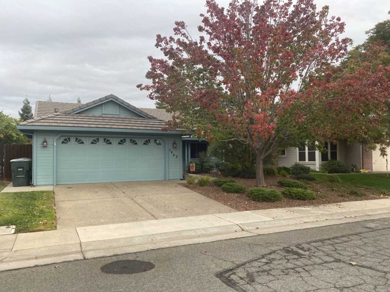 Available 8/1 - single level home in Lincoln