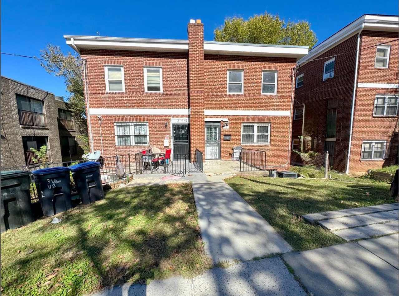 Charming 2 BR/1 BA Apartment in Washington Highlands!