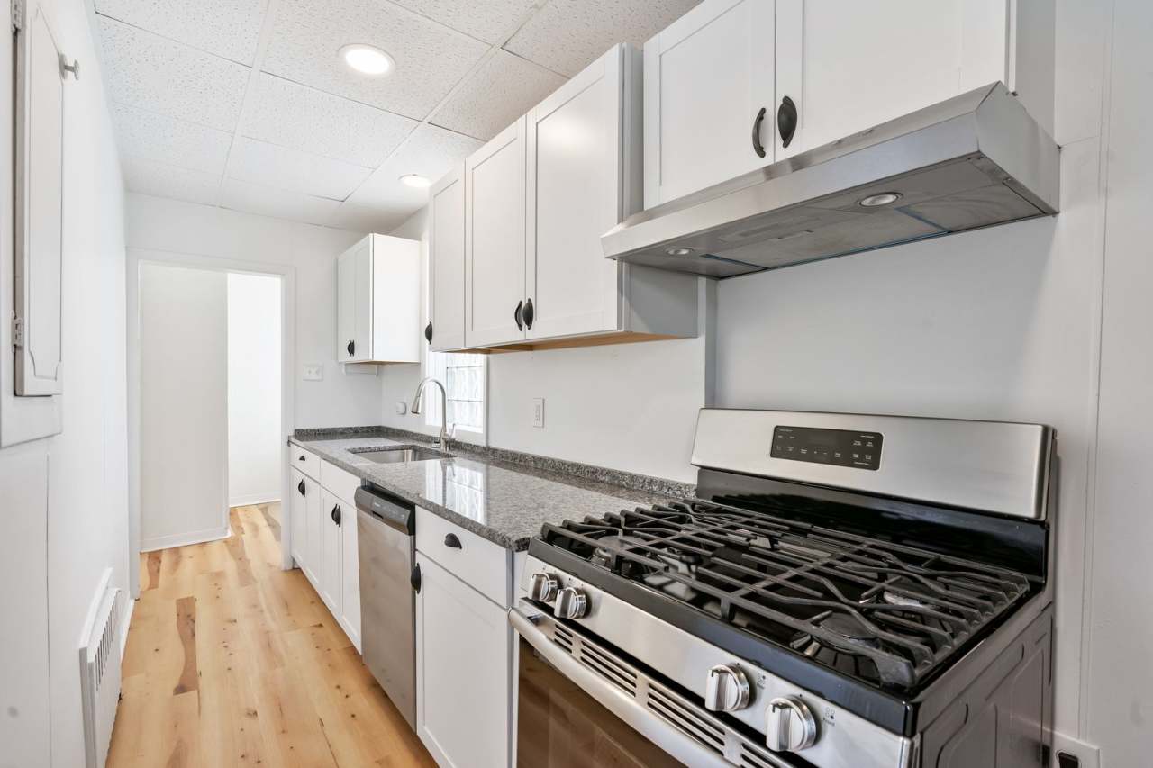 2 bed 1 bath - newly updated, convenient location, washer/dryer/dishwasher