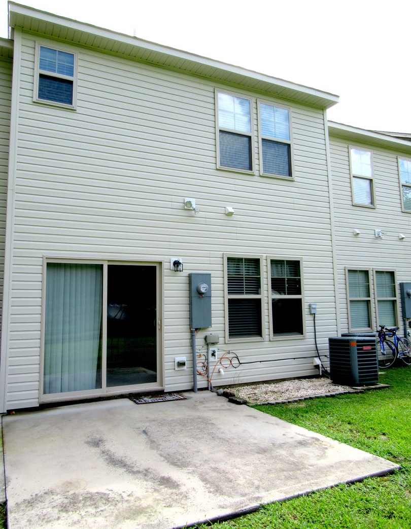 Three Bedroom Townhome in Richlands Close to Everything!!