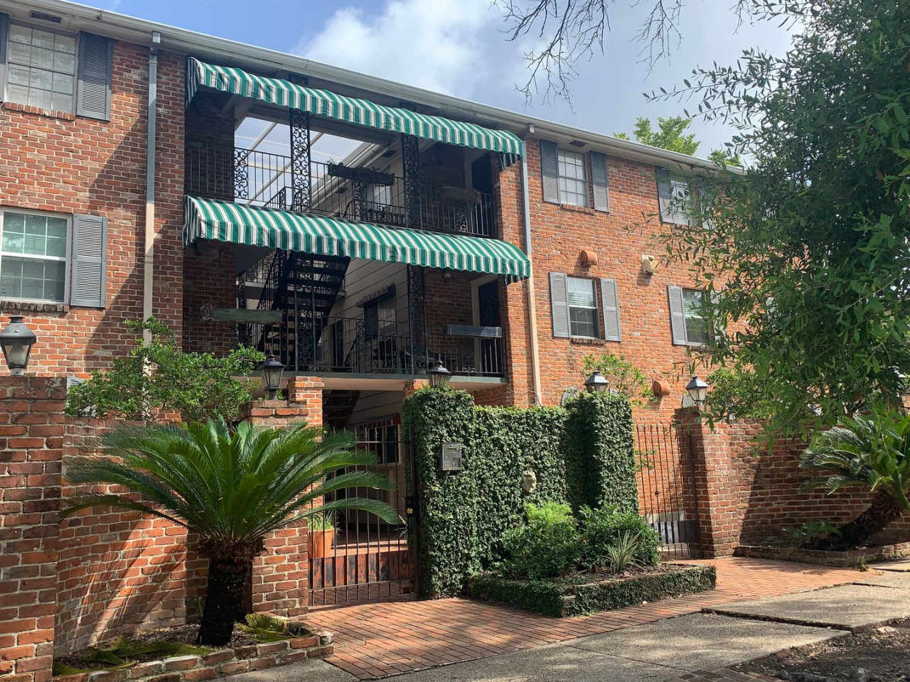 2855 St. Charles Ave.
