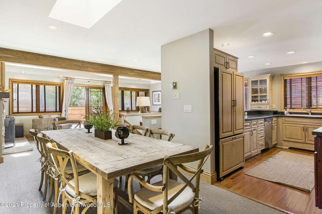 715 E Hopkins Avenue