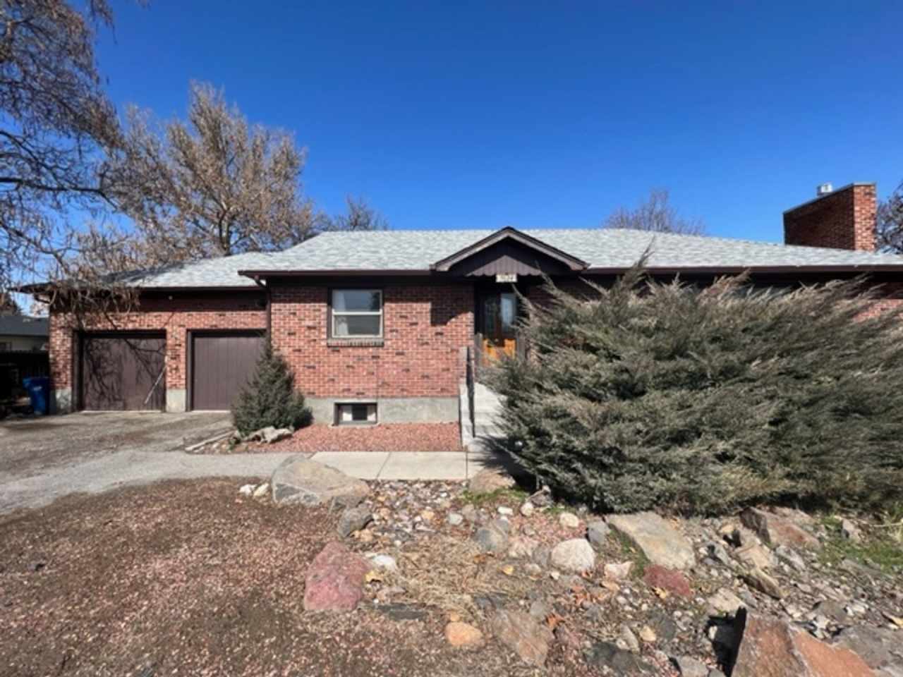 Bi-Level House w/ Massive Backyard, Storage,  Character!