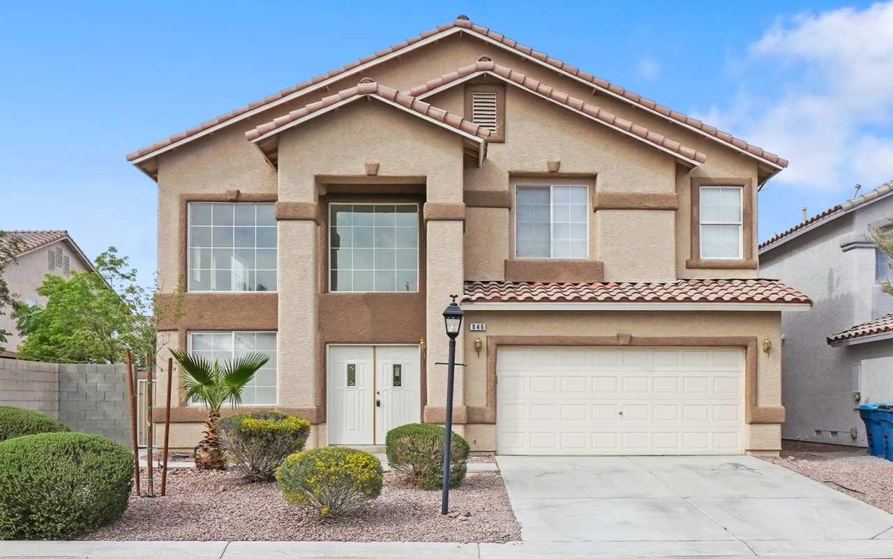 Beautiful 4 Bedroom Home with Entry Foyer in Southern Las Vegas!