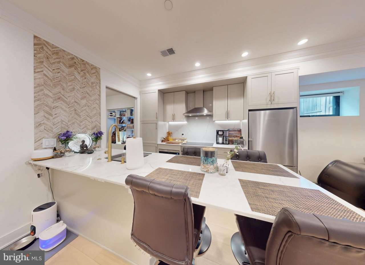 2642 39TH Street NW unit: 2