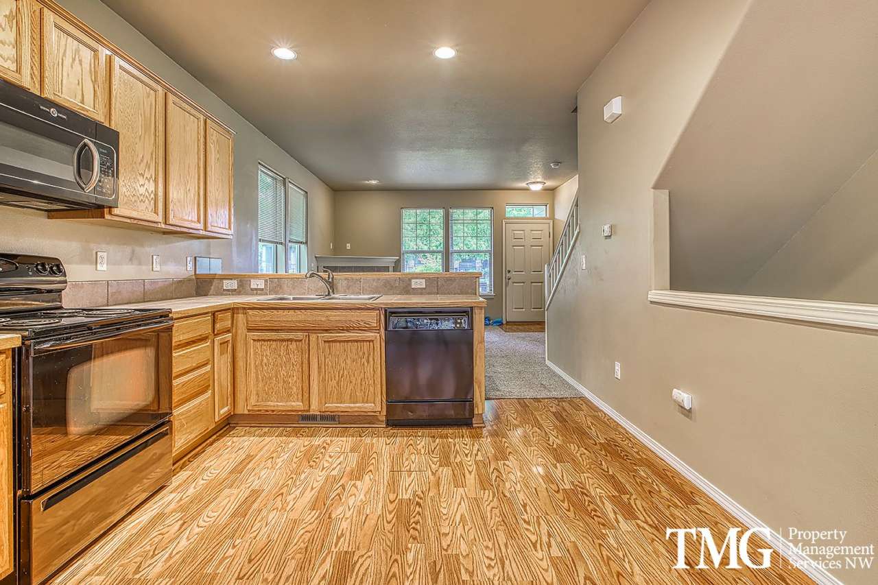 Wonderful 2 Bedroom, 2.5 Bathroom Townhome in Hillsboro!