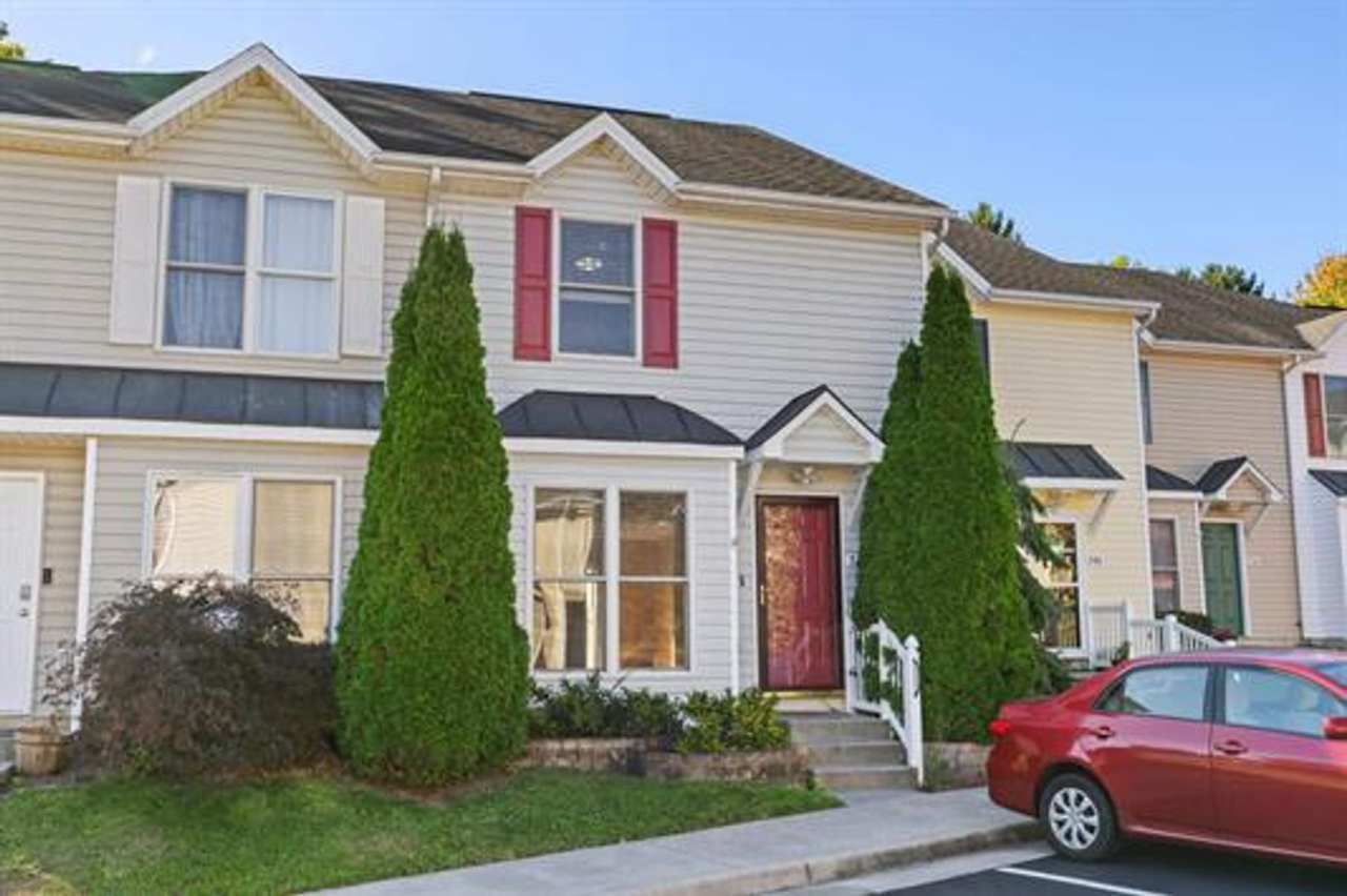 Two Master Suite Townhouse in Avalon Woods