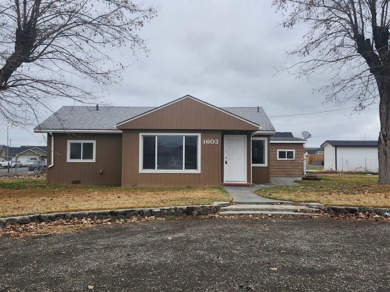 Charming 3-bedroom, 1-bathroom home located in the vibrant community of Pasco, WA.