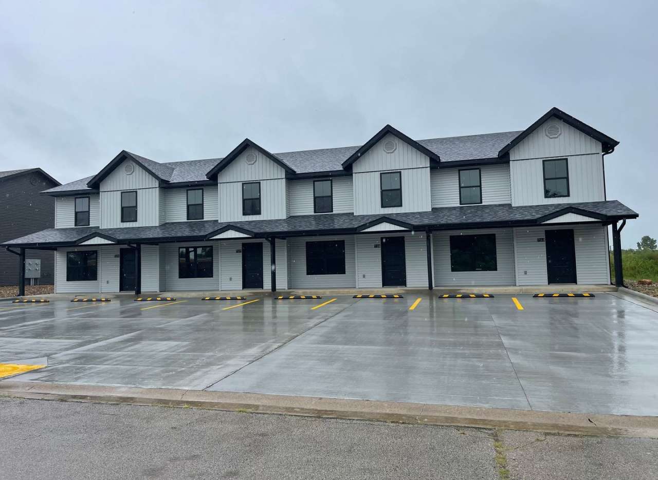 3 BEDROOM 2.5 BATHROOM TOWNHOUSE FOR RENT