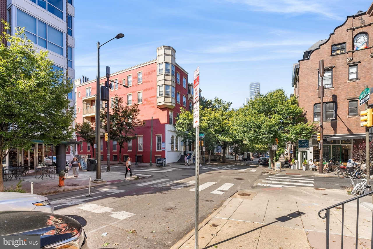 1029-33 SPRUCE Street unit: 200