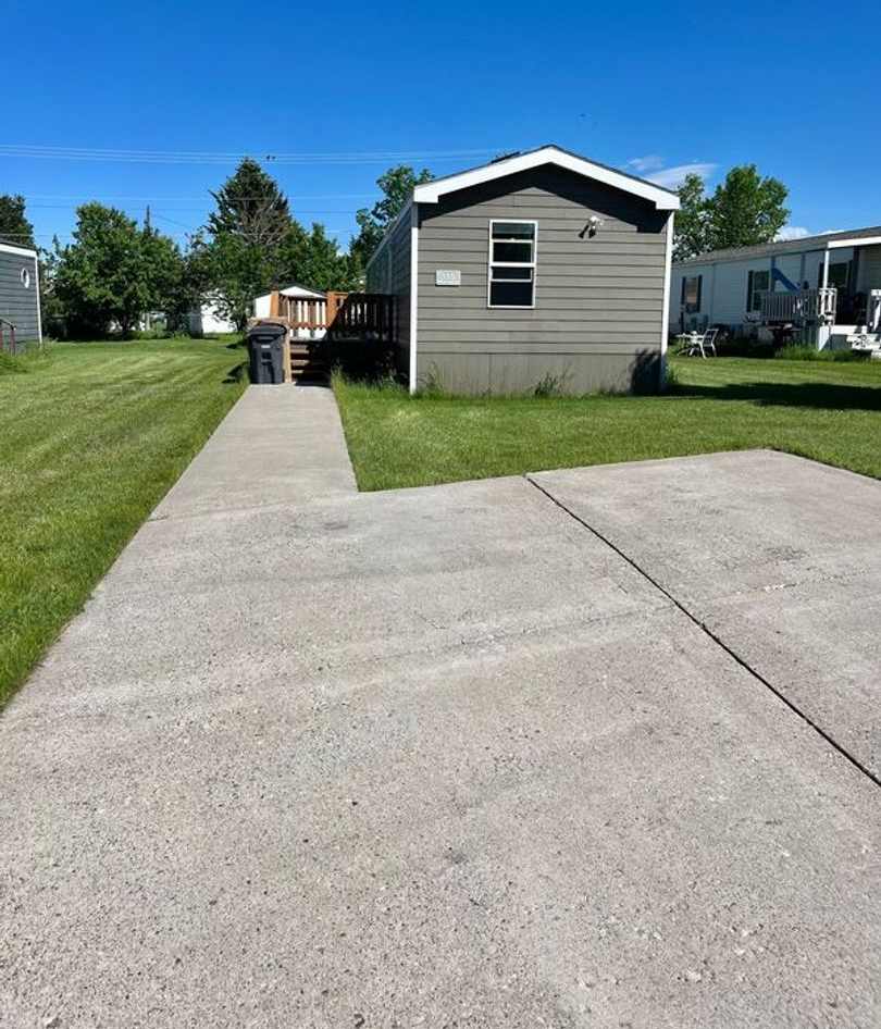 2 bedroom manufactured home behind the mall