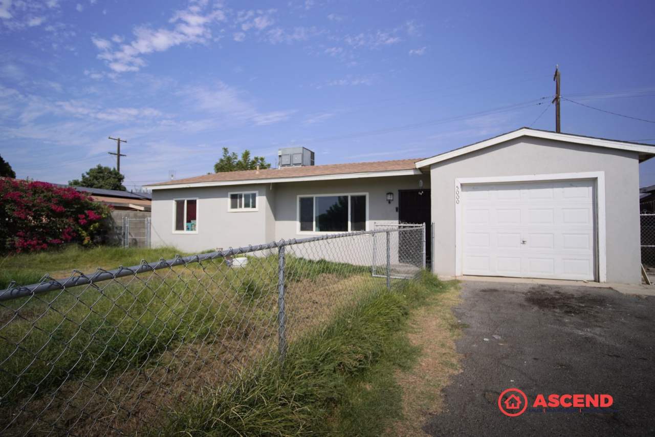 3-Bedroom Home In East Bakersfield!