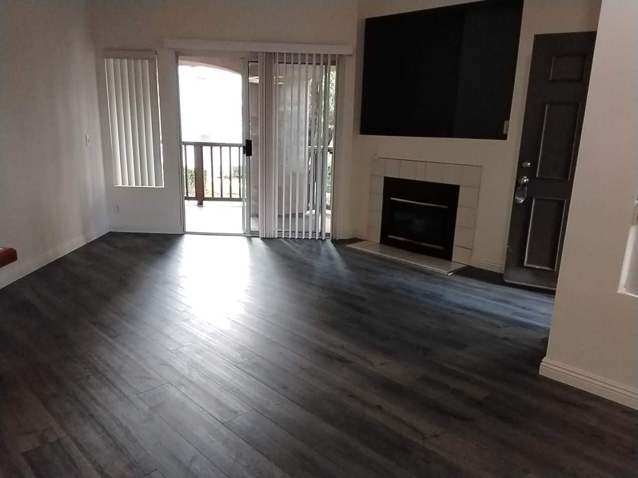 We know how important it is to come home to a relaxing and welcoming atmosphere! Beautiful 2 Bedroom 2 Bath Condo!