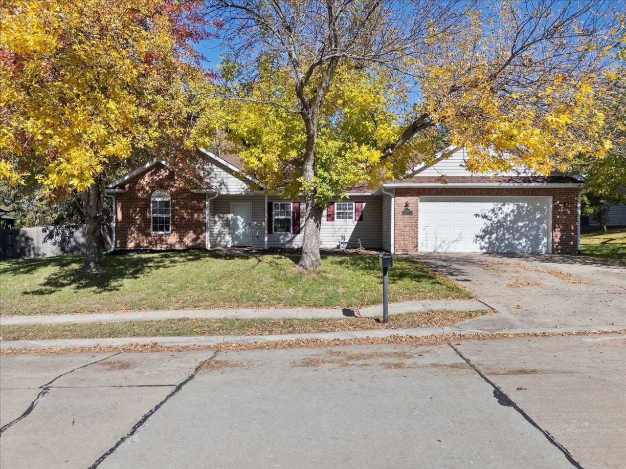 Single Family Home in Vanderveen - Available For Rent!