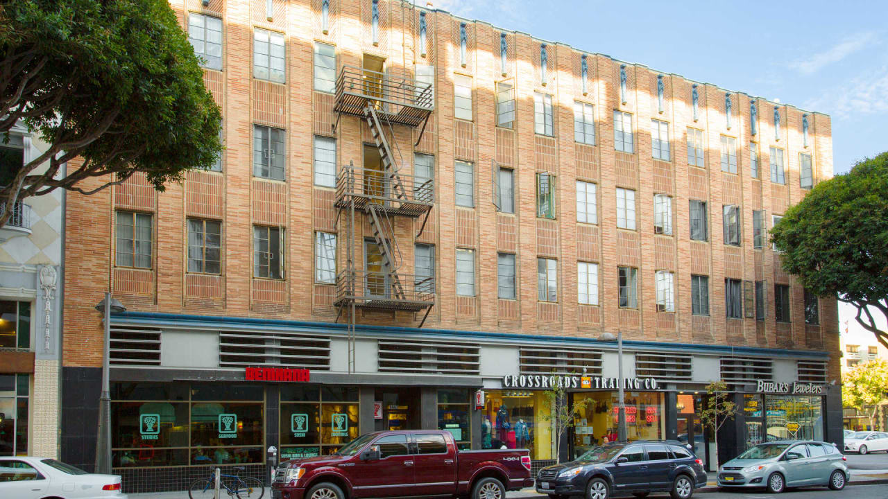 Vintage at 425 Broadway