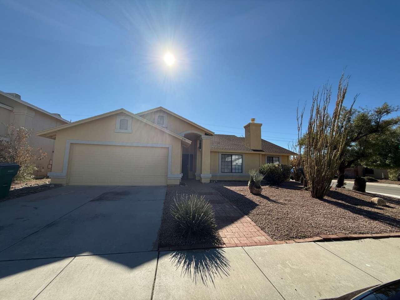 3 Bed 2 Bath home in the highly desirable Northwest Tucson area. New paint and Carpet!