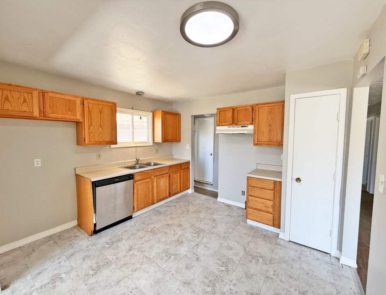 3 Bed 1.5 Bath Single Family Home In Beautiful Maple Heights!