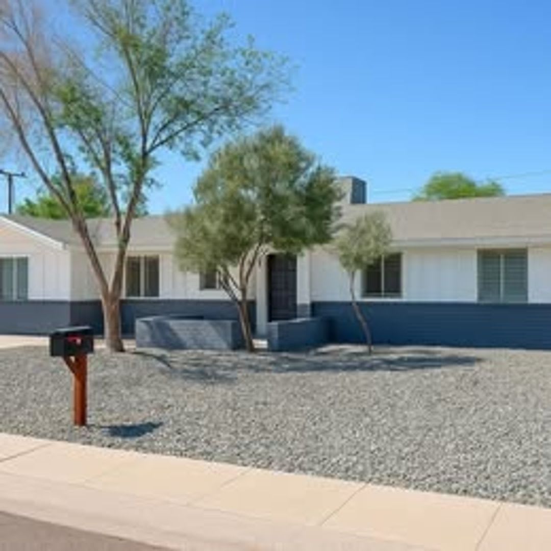 3 BEDROOM 2 BATHS WITH A POOL FREE RENT W/ APPROVED CREDIT