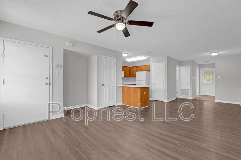 802 Barrington Woods Cv