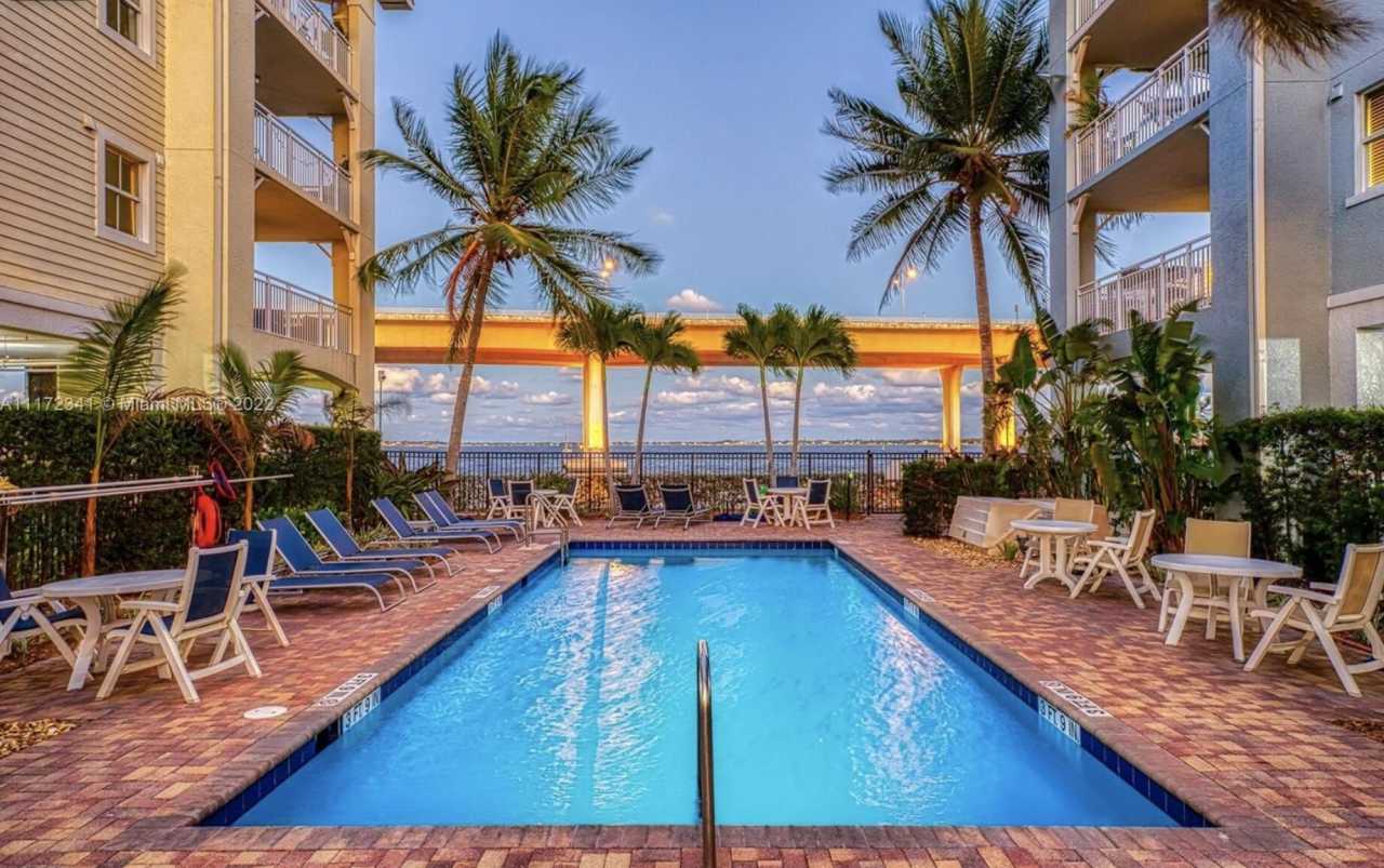 215 NW Flagler Avenue