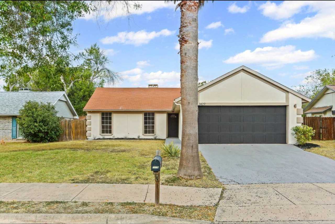 BEAUTIFUL HOME IN SCHERTZ. MOVE IN READY!.