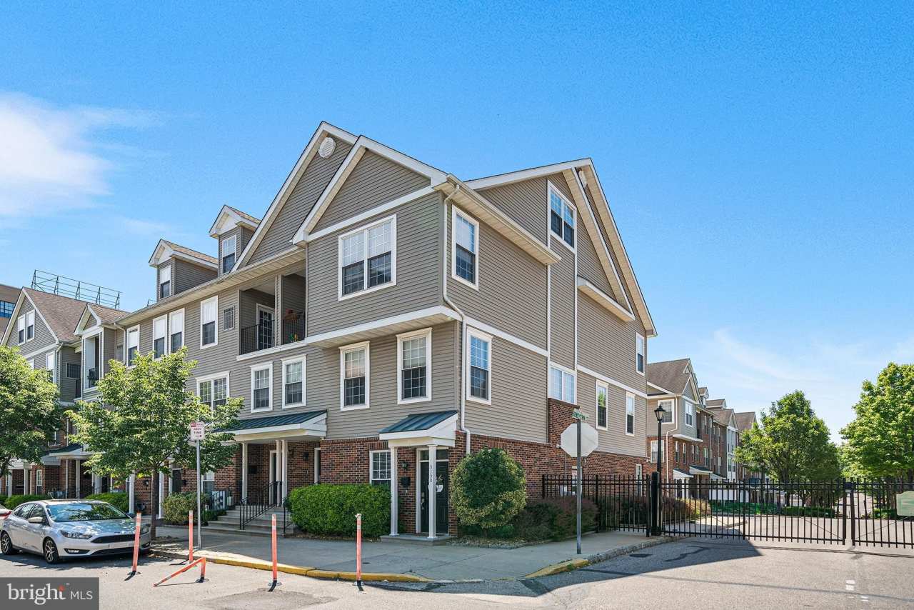 3130 W MASTER STREET