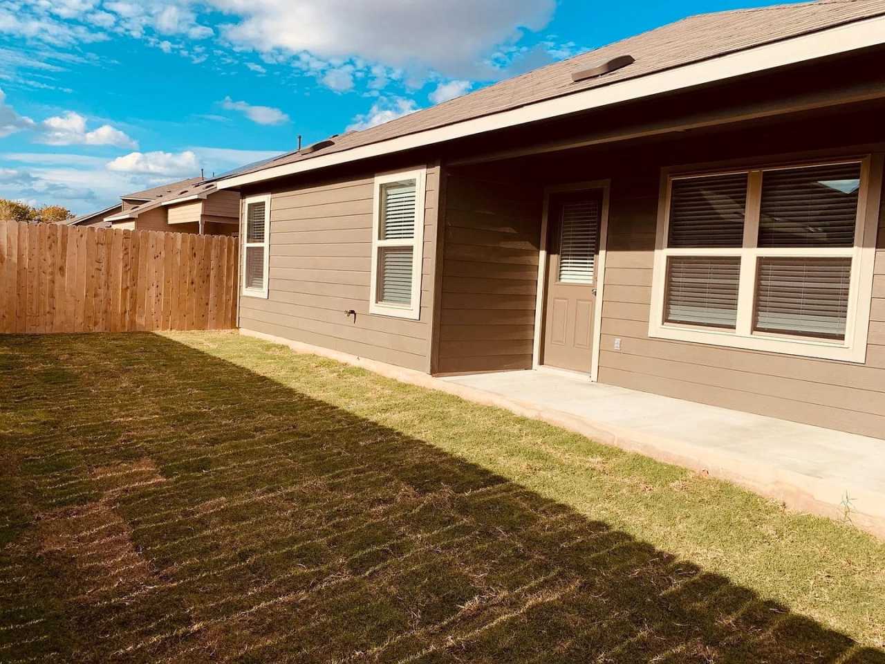 Room in 4 Bedroom Home at Colorado Bluffs Rd