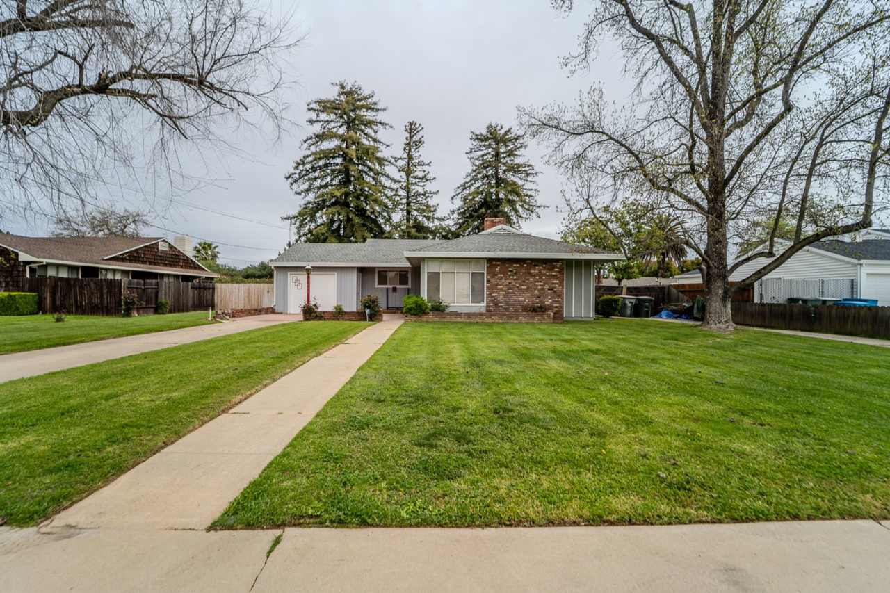 3 Bedroom 2 Bath home with pool