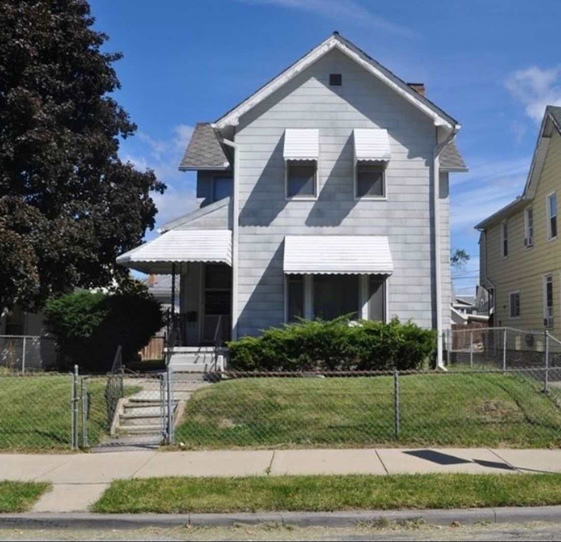 Unique 5 Bedroom 1 Bath House Located in East Toledo