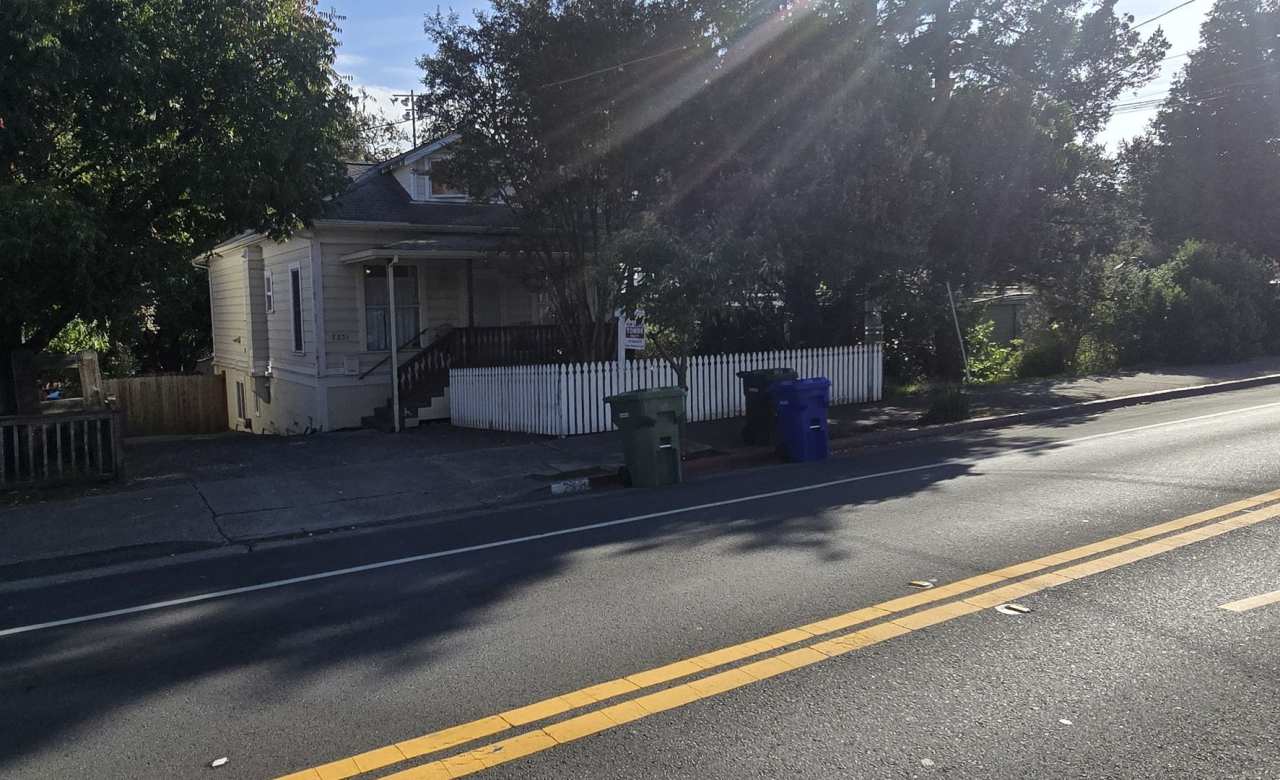 1 Bedroom Walking Distance to Downtown and Ives Park